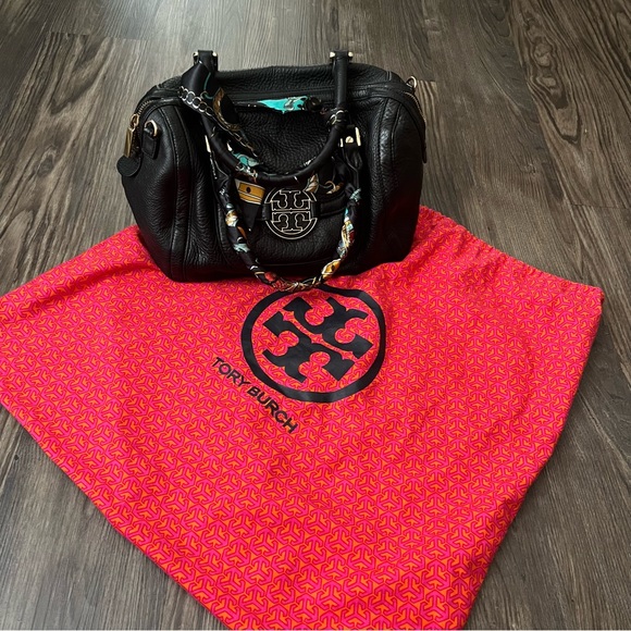 Tory Burch Authentic Duffle Black Pebbled Leather Bag - Picture 3 of 16